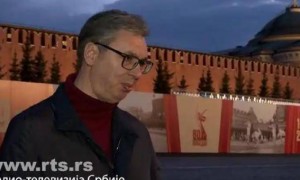 武契奇访问乌克兰，紧握泽连斯基的手，说支持乌克兰的领土完整
