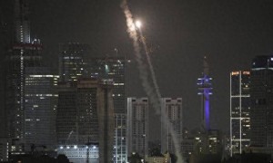 以色列激战伊朗48小时，革命卫队高层遇袭身亡，伊朗总统紧急求和！