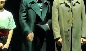 头七夜舞台突发意外！李乃文攥碎帽子仰天嘶吼 全场观众瞬间破防
